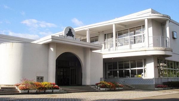 小学校　由利本荘市立尾崎小学校（小学校）まで2091m
