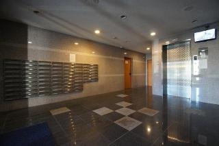 エントランス　綺麗に清掃が入ったエントランス