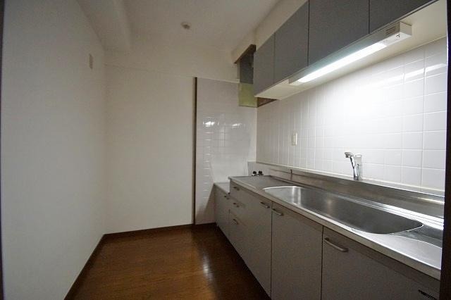 キッチン　人気のカウンタータイプで会話も弾みそう