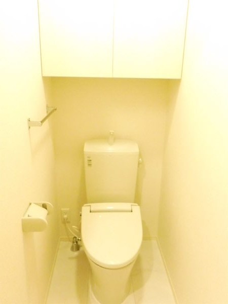 トイレ　同物件の別部屋になります。