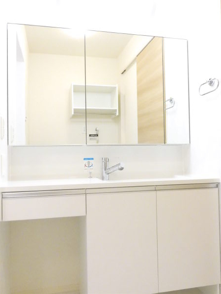 洗面設備　同物件の別部屋になります。