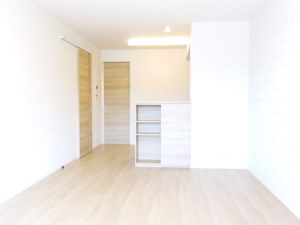 居室・リビング　同物件の別部屋になります。