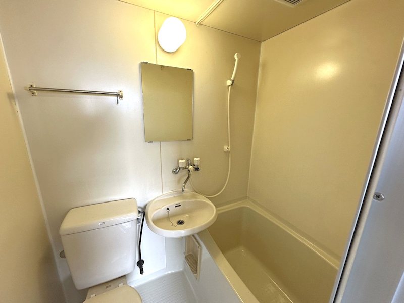 建物外観　周辺に買い物施設のそろう便利な住環境