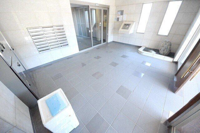 ロビー　オートロック付きです