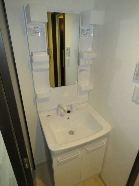 洗面設備　嬉しいシャンプードレッサー付きです