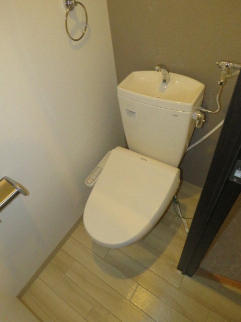 トイレ　ウォシュレット付きです