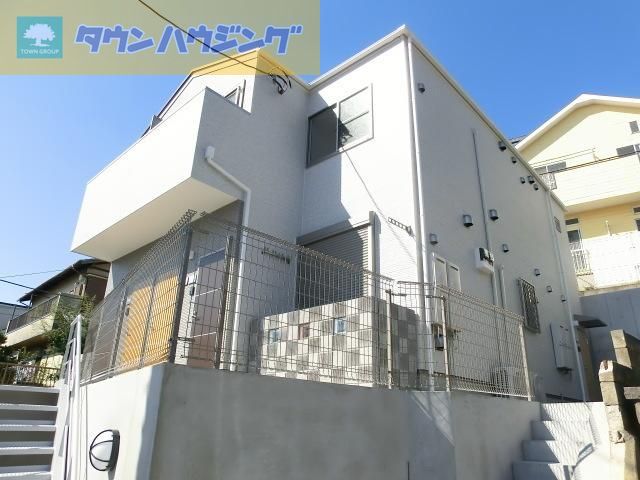 建物外観　高台に立地しており日当り良好です