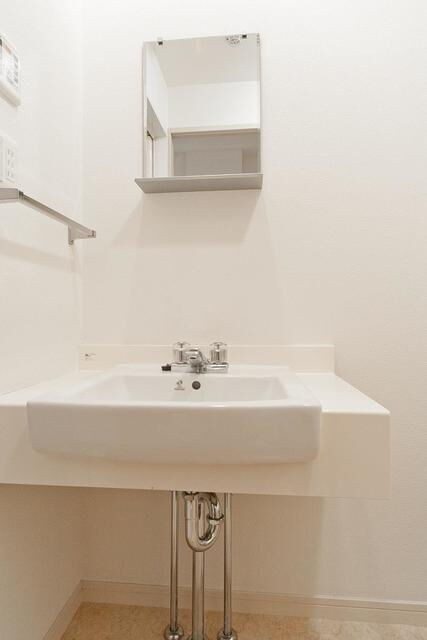 洗面設備　写真は同タイプ住居です。