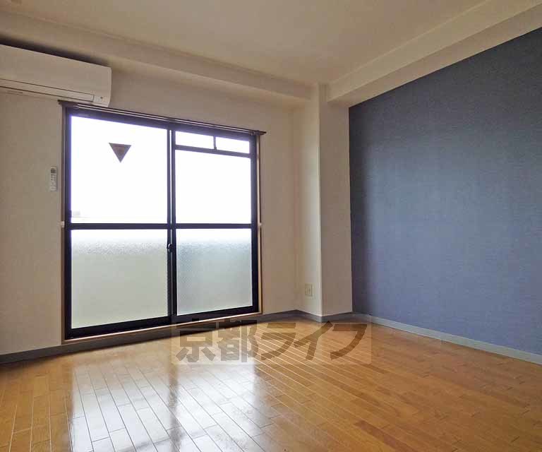 居室・リビング　北大路駅徒歩圏内！７．５帖の広々としたお部屋です。