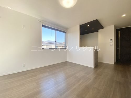 居室・リビング　ダウンライト照明を採用したお洒落な住空間となっています☆