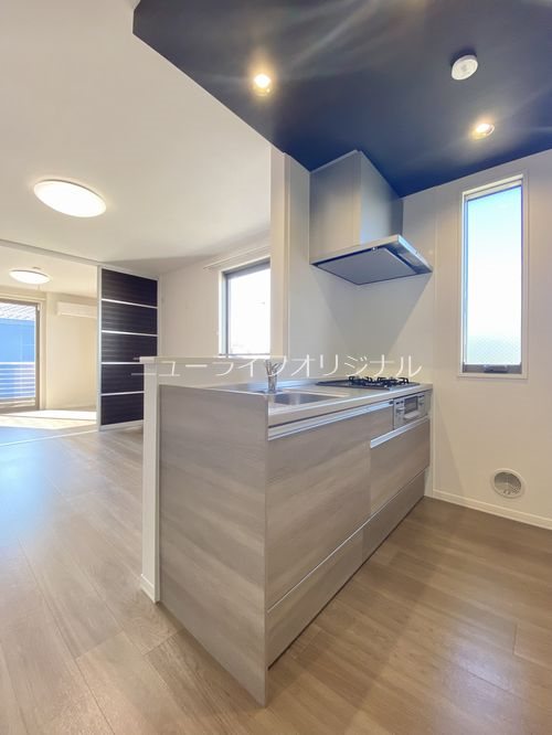 キッチン　お料理の幅が広がるグリル付き3口コンロキッチン☆