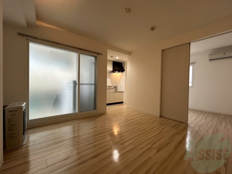 居室・リビング　リビングです。木目のフローリングが落ち着きますね。