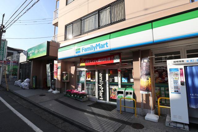 コンビニ　ファミリーマート（コンビニ）まで60m