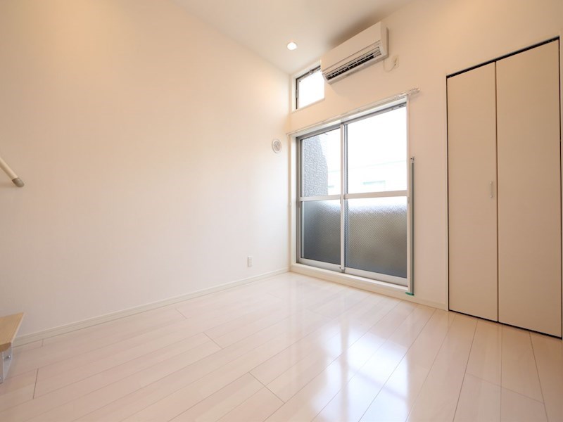 バルコニー　洋室6.3帖　ロフト6.3帖（収納にも寝室にも使えます）