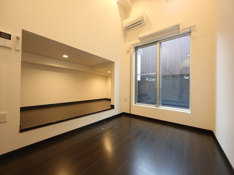 居室・リビング　洋室5.4帖　アンダーロフト6.1帖（寝室にも使えます）