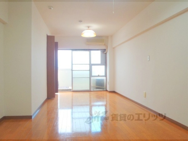 居室・リビング　洋室広いです