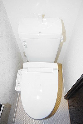 トイレ　温水洗浄便座付き