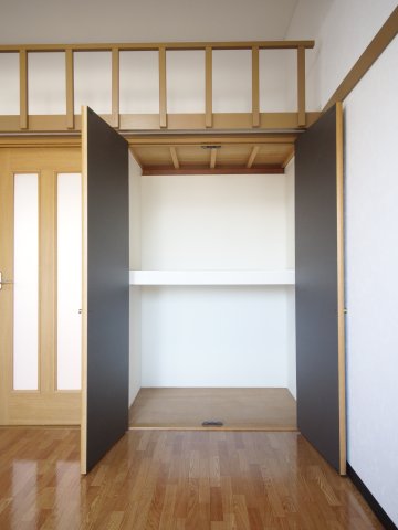 収納　※写真は別の部屋のものです。