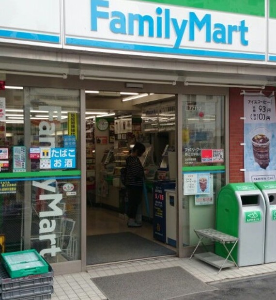 コンビニ　ファミリーマート 勝どき駅前店（コンビニ）まで489m