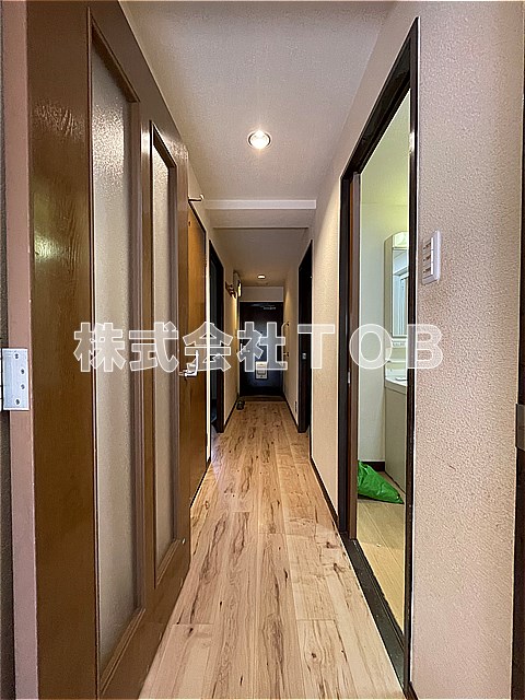 その他　玄関ホール※クリーニング中の写真