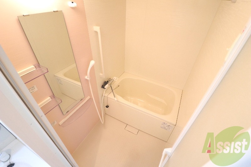 バス・シャワールーム　清潔感のある浴室