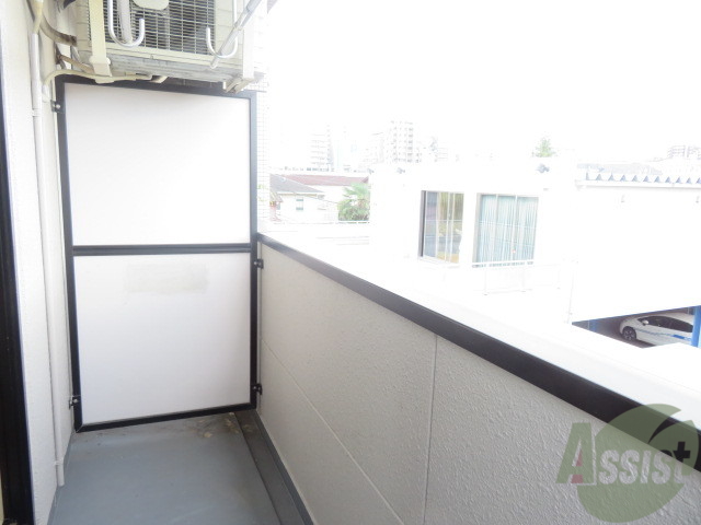 バルコニー　こちらはバルコニー。洗濯物が干せるようになっています。