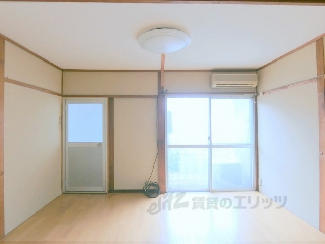 居室・リビング　洋室