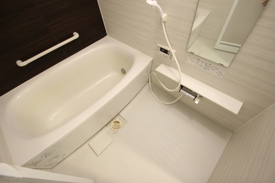 バス・シャワールーム　※別部屋の写真です