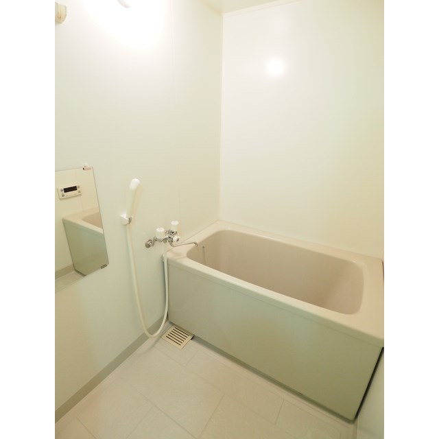 バス・シャワールーム　清潔感のある浴室