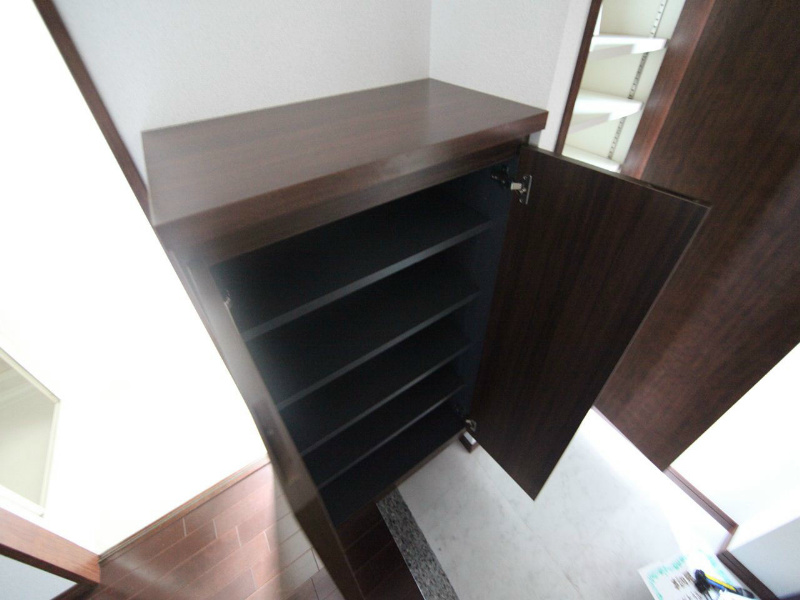 玄関　玄関　シューズボックス付