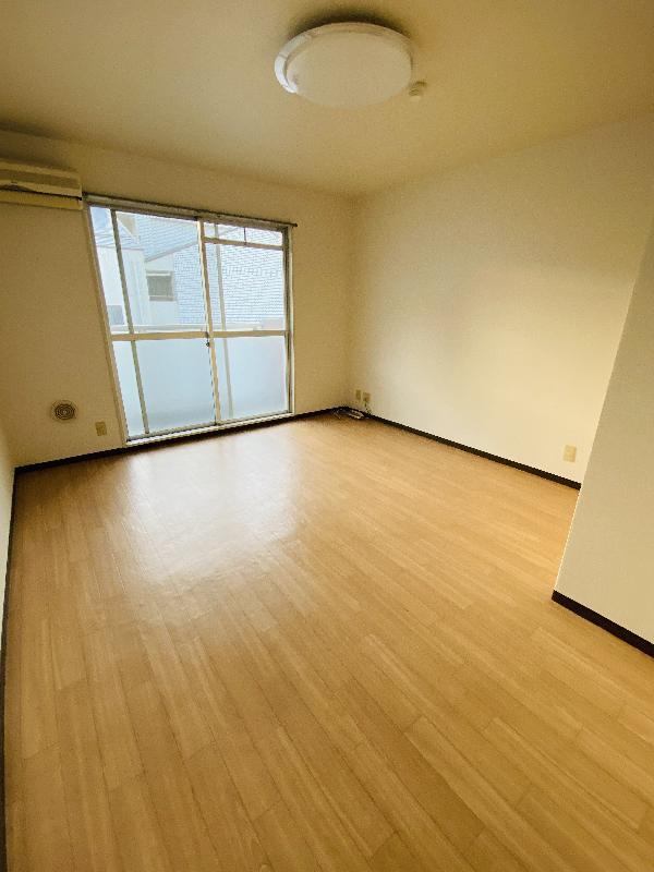 居室・リビング　こちらの居間で趣味の時間をお楽しみください