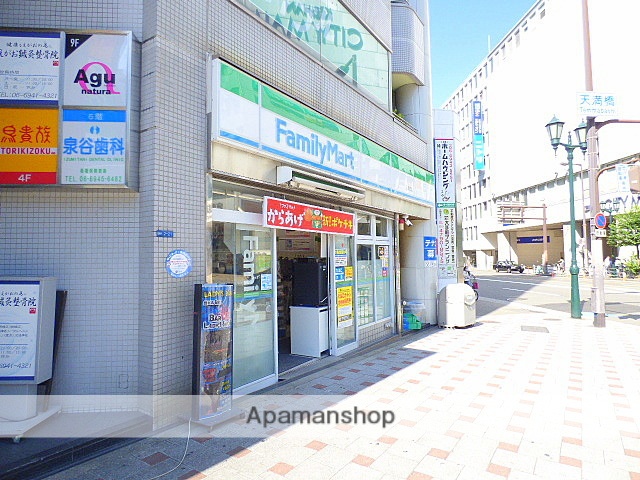 コンビニ　ファミリーマート（コンビニ）まで646m