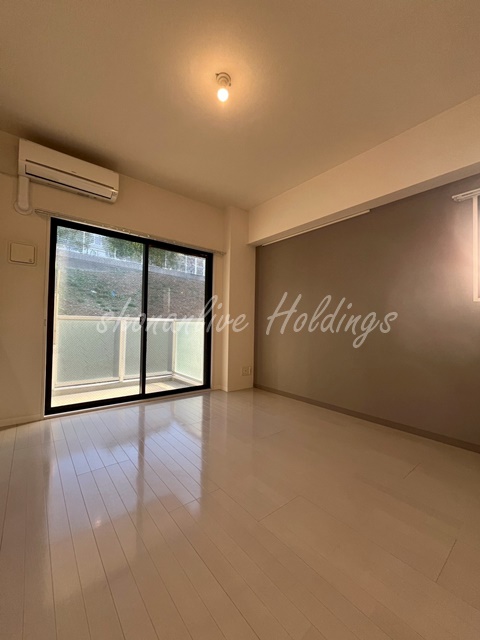 居室・リビング　白基調の広々としたリビング♪