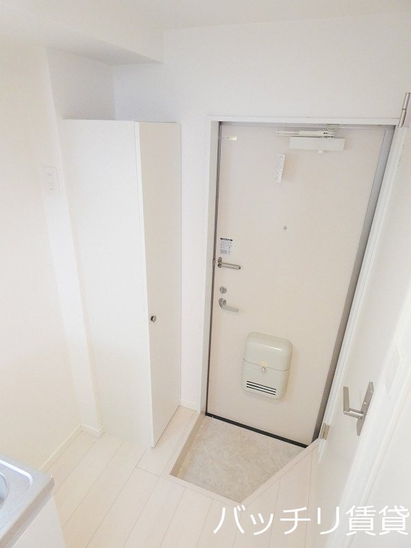 玄関　同型タイプの為、現状を優先いたします。