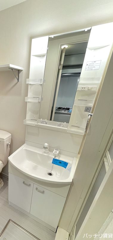 洗面設備　同型タイプの為、現状を優先いたします。