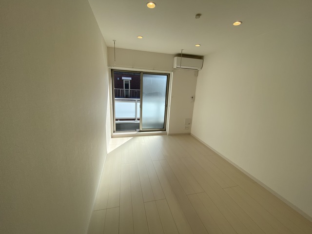 居室・リビング　白を基調としたオシャレな内装です