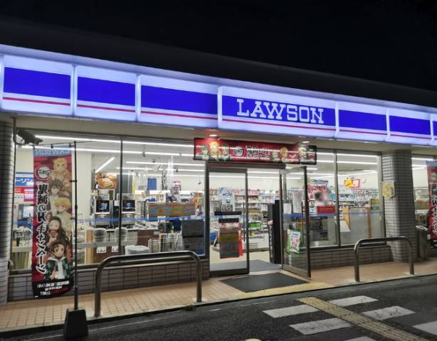 コンビニ　ローソン伊志田高校前店（コンビニ）まで926m