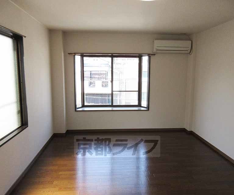 居室・リビング　きれいなお部屋です