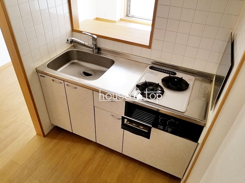 キッチン　2口ガスコンロ付システムキッチン！調理スペースも広いですよ♪