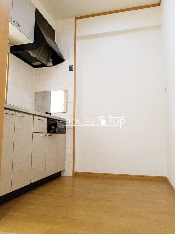 キッチン　カウンターキッチン後部には冷蔵庫など設置可能ですよ♪