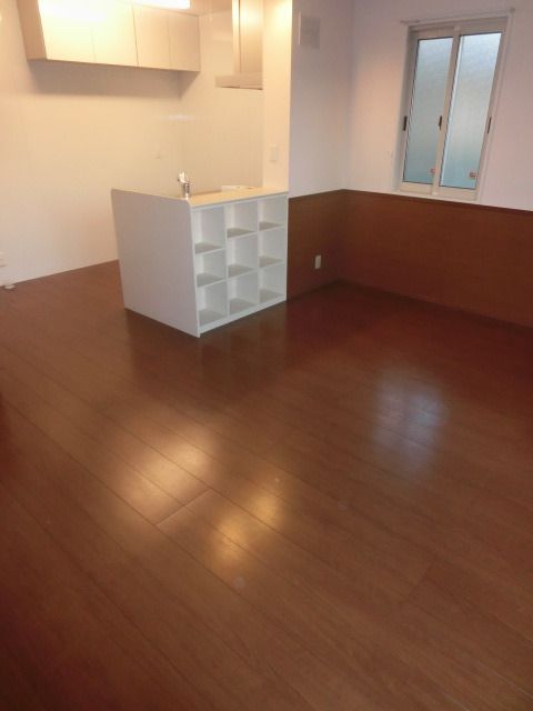 居室・リビング　反対側からの居室