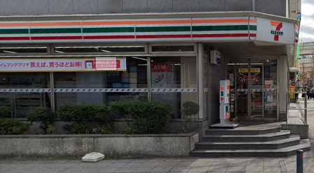 コンビニ　セブンイレブン（コンビニ）まで77m