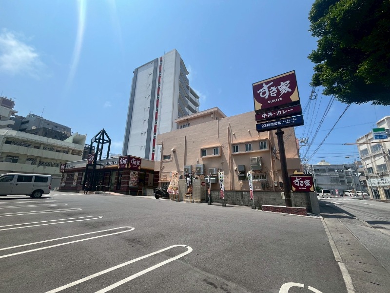 飲食店　すき家　那覇久米店（飲食店）まで148m