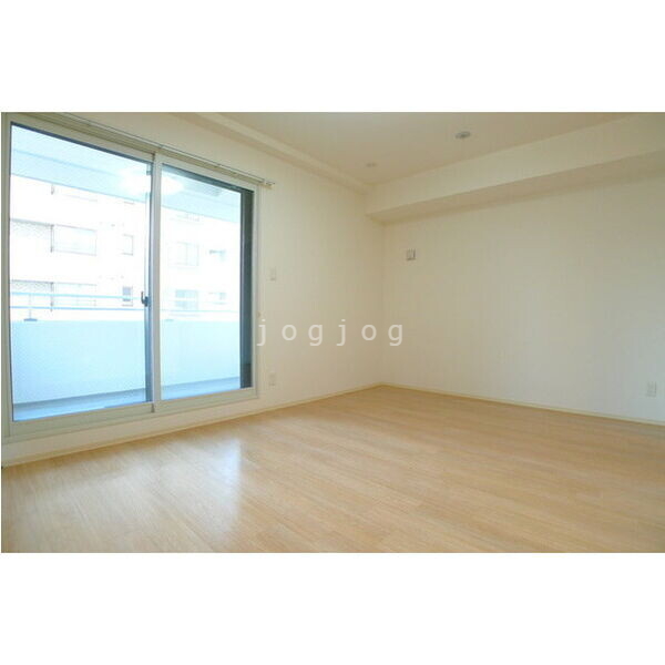 その他部屋・スペース　バルコニー付きの大きな窓