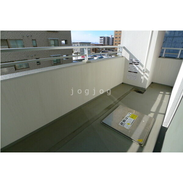 バルコニー　夏は天日干しも可能