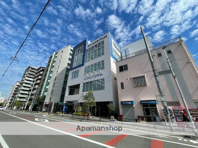 コンビニ　ファミリーマート　小阪駅前店（コンビニ）まで219m