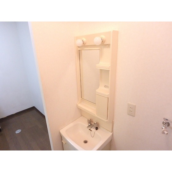 洗面設備　独立洗面台です