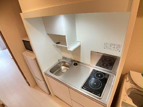 キッチン　102、202号室の間取りは反転プランとなります。