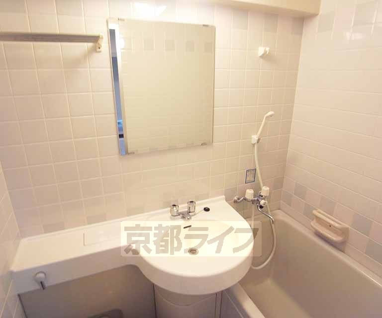 洗面設備　洗面所もしっかりしたつくりですね。