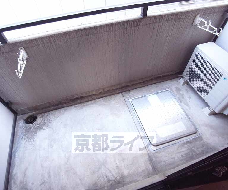 バルコニー　洗濯物もバッチリ干せますね。